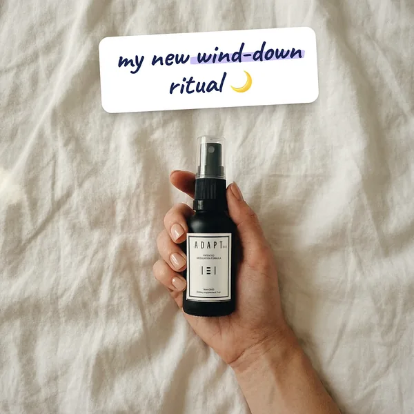 Adapt X.1 ad, Wind-down note layout, 1:1: a handwritten note and a hand holding the bottle on linen